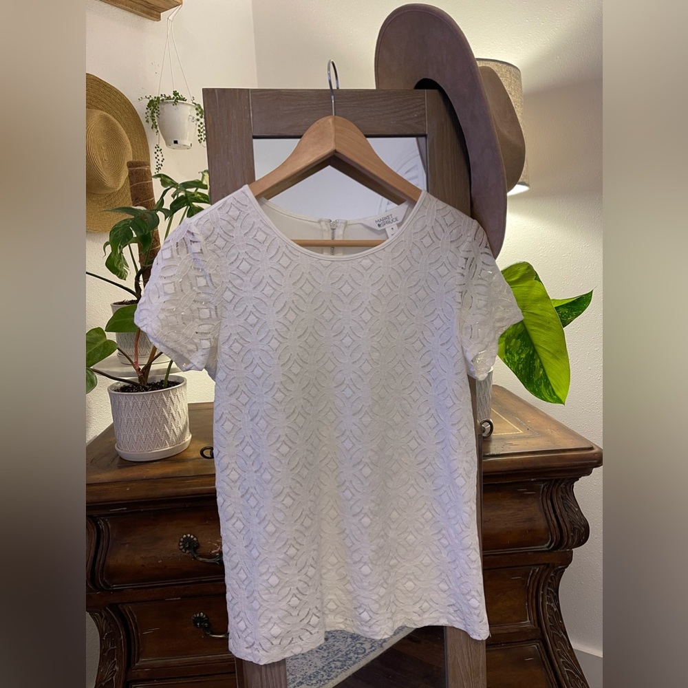 *BEAUTIFUL* (NWOT) white Market & Spruce blouse with beautiful texture, size XS